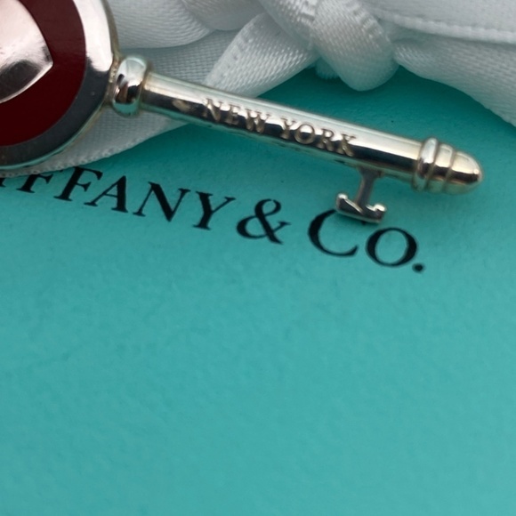 New Tiffany & Co. Red Enamel Heart Key Charm, Pendant Sterling Silver 925 - Picture 2 of 6